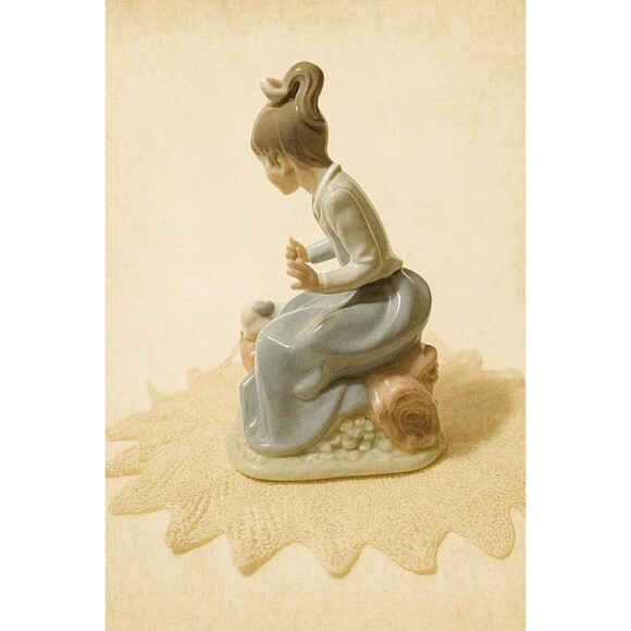 Nao by Lladro – “Let’s Rest” Item #1091 – Retired - Picture 2 of 7